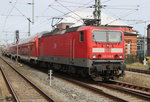 143 306-9 mit Warnemnde-Express beim Rangieren im Rostocker Hbf hinter der Lok lief der DABbuzfa 760 D-DB 50 80 36-33 071-2 mit.10.04.2016