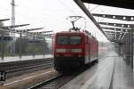 114 033-4 im Regen, im Rostocker Hbf am 05.08.10. (Bild von www.buslok-info.de)