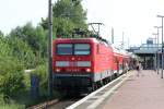 143 349-9 mit S-Bahn im Bahnhof Lichtenhagen am 06.08.10