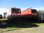 143 896 und 143 932,durch den Zaun fotografiert,im OMB Werk Neustrelitz,am 13.Oktober 2026.