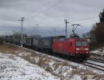 BR 145/243794/145-025-3-mit-klv-zug-43761 145 025-3 mit KLV Zug 43761 von Rostock Seehafen nach Novara bei der Durchfahrt um 13:26 Uhr in Sildemow.11.01.2013