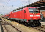 146 281  mit RE 4310(Rostock-Hamburg)kurz vor der Ausfahrt am 02.07.2021 im Rostocker Hbf.