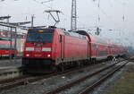 146 280 bei der Ausfahrt im Rostocker Hbf.10.02.2025