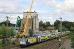 146-09 passiert den in Abriss befindlichen Getreidesilo am 10.08.2026 in Tostedt.