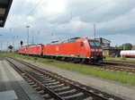 185 071 steht mit einer weiteren 185 und einer 152 in Wismar abgestellt.