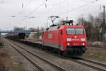 152 051-9 mit einen  Gemischten  am Haken durchfährt am 27.12.2011 den Bahnhof Tostedt.