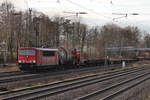 155 043-3 mit einen gemischten Güterzug am 21.12.2011 in Tostedt.