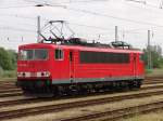 155 195-1 steht LZ im Bahnhof Rostock-Seehafen(14.06.04)
