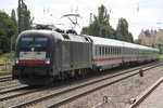 ES 64 U2-028 mit IC 2082 von Berchtesgarden nach Hamburg-Altona bei der Durchfahrt am 24.07.2016 in München-Heimeranplatz.