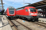Whrend es beim RE 4361 eine Strung am Zug gab stand neben an schon 182 009 im Rostocker Hbf.26.08.2016