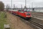 182 023-2 mit RE 4309(Hamburg-Rostock)bei der Einfahrt im Rostocker Hbf.11.03.2017