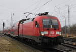 182 023-2 mit RE5(RE 93859)von Rostock Hbf nach Oranienburg bei der Bereitstellung im Rostocker Hbf.18.03.2017