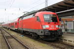 182 021-6 mit RE 4308(Rostock-Hamburg)kurz vor der Ausfahrt im Rostocker Hbf.08.03.2020