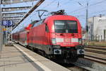 182 016-6 mit RE 4310(Rostock-Hamburg)bei der Ausfahrt im Rostocker Hbf.17.04.2021