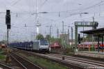 185 690-5 von der Railpool im Dienst fr die PCT - Private Car Train GmbH mit leeren Autotransportzug in Bremen. 13.09.2011