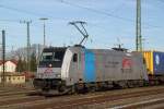 185 674-9 mit KLV Richtung Italien beim kurzen Halt in Augsburg Hbf.02.04.2012