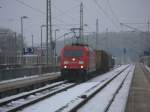 Gerademal vier Güterwagen gab man der 185 221-9 am 15.Februar 2013 mit.Hier bei der Durchfahrt,kurz nach 15:00 Uhr,in Bergen/Rügen.