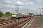 185 562-6 ITL - Eisenbahngesellschaft mbH mit einem VW-Caddy Autotransportzug von Poznan nach Emden in Berlin-Schönefeld Flughafen. 19.05.2015