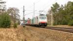 185 578-2 ITL - Eisenbahngesellschaft mbH mit der Wagenlok 5270 005-9 und einem Containerzug bei Friesack und fuhr weiter in Richtung Nauen. 19.03.2016