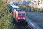 185 072-6 mit LKW-Walter nach Rostock-Seehafen bei der Durchfahrt in Rostock-Kassebohm.05.11.2022