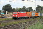 185 232-6 f�hrt am sp�ten Nachmittag durch Tostedt. Im Hintergrund nur noch ein Haufen Schutt vom Getreidesilo der Stader Saatzucht! Datum: 20.08.2026.