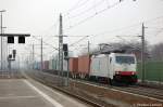 186 138-4 CB-Rail in Dienst fr die ITL mit Containerzug in Rathenow in Richtung Wustermark unterwegs. 15.03.2011 