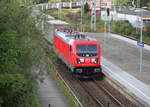 187 117 mit KLV-Zug von Hamburg-Billwerder nach Rostock-Seehafen bei der Durchfahrt im Haltepunkt Rostock-Kassebohm.13.08.2017
