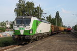 193 812-5 mit Holzzug von Rostock-Bramow nach Stendal-Niedergörne bei der Durchfahrt im Haltepunkt Rostock-Holbeinplatz.03.06.2016