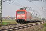 101 079-2 mit IC bei Neu-Ulm Pfuhl am 22.04.2022.