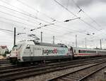 101 050-3 mit Werbung Jugend forscht mit IC in Ulm am 17.08.2015.