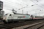 101 050-3 mit der Werbung  Jugend forscht  mit IC in Ulm am 17.08.2015.