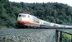 103 161-6 mit IC auf dem Mühltalfelsendamm der Geislinger Steige am 14.09.1984.