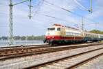 103 245-7 mit TEE auf dem Bodenseedamm in Lindau am 07.10.2023.