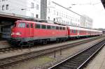 110 418-1 steht mit einem Regionlzug nach Geislingen an der Steige abfahrbereit an Bahnsteig 1 in Ulm am 24.11.2006.