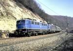110 230-0 und eine weitere 110 auf der Geislingen Steige am 27.03.1982.