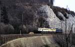 110 252-4 und 2 weitere auf der Geislinger Steige unterhalb des Mühltalfelsens am 02.04.1982.