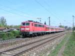 111 217-6 verlsst Regensburg-Prfering als RB 32142 nach Erlangen.