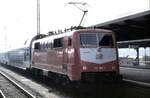 111 187-1 mit Dosto-Zug in Augsburg am 05.11.1997.