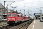 111 210-1 mit Nahverkehr, hier die Lok am Zugende in N�rnberg am 04.04.2011.