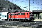 111 204-4 mit Doppelstockzug (mintgrün) in Geislingen Steige am 17.05.2002.