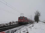 Nachschuss auf 111 062-6 die im Sandwitch den RE50 Nürnberg - Regensburg - München bei Pölling schiebt. 09.12.23