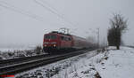 111 187-1 zieht bei Pölling den RE50 München - Regensburg - Nürnberg. 09.12.23