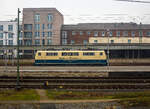 In ozeanblau/beige die 111 174-9 	(91 80 6111 174-9 D-DB) der DB Regio NRW (Fahrzeugnutzer ist die DB Gebrauchtzug - Miete oder kaufe misch) steht am 21 Januar 2025 beim Hbf Münster (Westfalen), die ich aus einem Zug ablichten konnte. 

Die Lok wurde 1981 von Henschel in Kassel unter der Fabriknummer 
32447 gebaut und an die Deutsche Bundesbahn geliefert.
