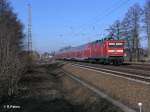 112 101 schiebt den RE 18170 Brandenburg HBF bei Briesen (Mark).