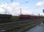 112 104-5 zieht den RE1 Eisenhttenstadt auf ein Ausweichgleis im Ziel Bahnhof.