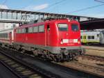 115 261-0 mit einem Schadzug wartet im Ulmer Bahnhof auf Ausfahrerlaubnis, am 07.11.2015.