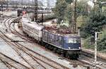 118 020-7 mit Silberling Nahverkehrszug aus Ulm nach Regensburg im September 1980.