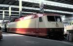120 003-9 in München Hbf am 08.05.1988.