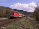 143 076 zieht eine RB Jossa durchs Maintal bei Gambach.