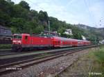 143 031-3 verlsst Bacharach mit einem RE nach Frankfurt/Main.